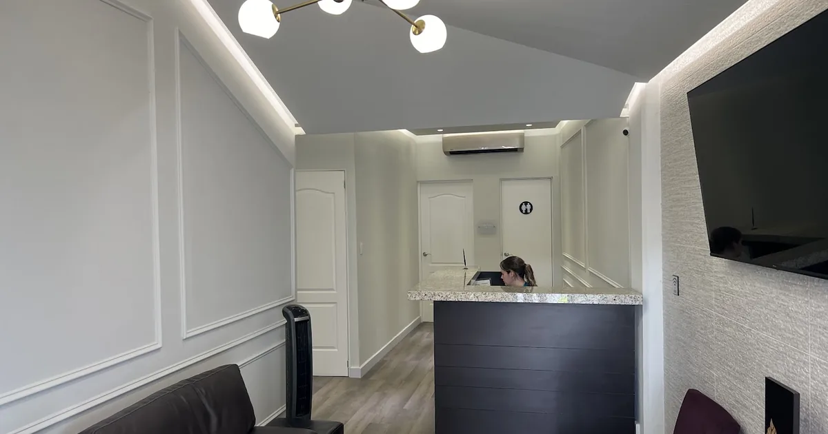 Dentaltek – Implantes Dentales / Drs. Alonsoguerra