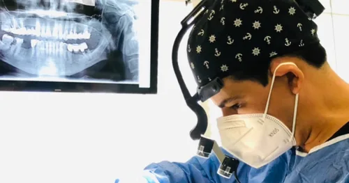 Dr. Ricardo Velazquez García . Dentista. Implantes dentales, consultorio dental en Colima, Colima