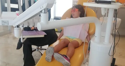 Dra. Esmeralda Mateos, Dentista en Corregidora, dolor, muela, Extracciones, resinas, Caries, limpiezas, niños, Urgencias., consultorio dental en…