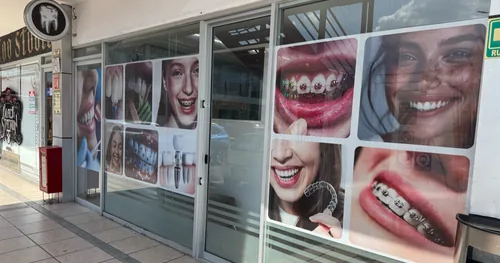 Deentys | Dr. Tobon | Ortodoncia, Carillas & Alineadores, consultorio dental en Puebla, Puebla